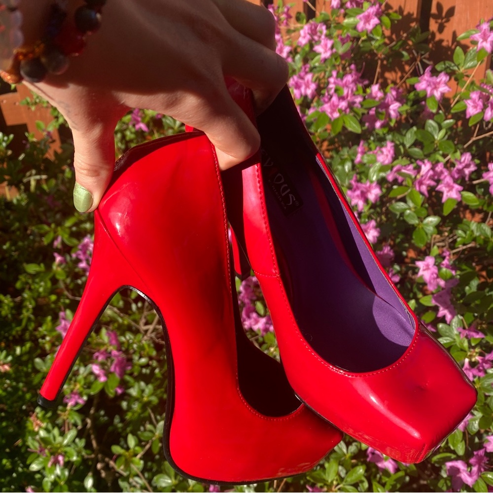 DEVIOUS RED STILETTO